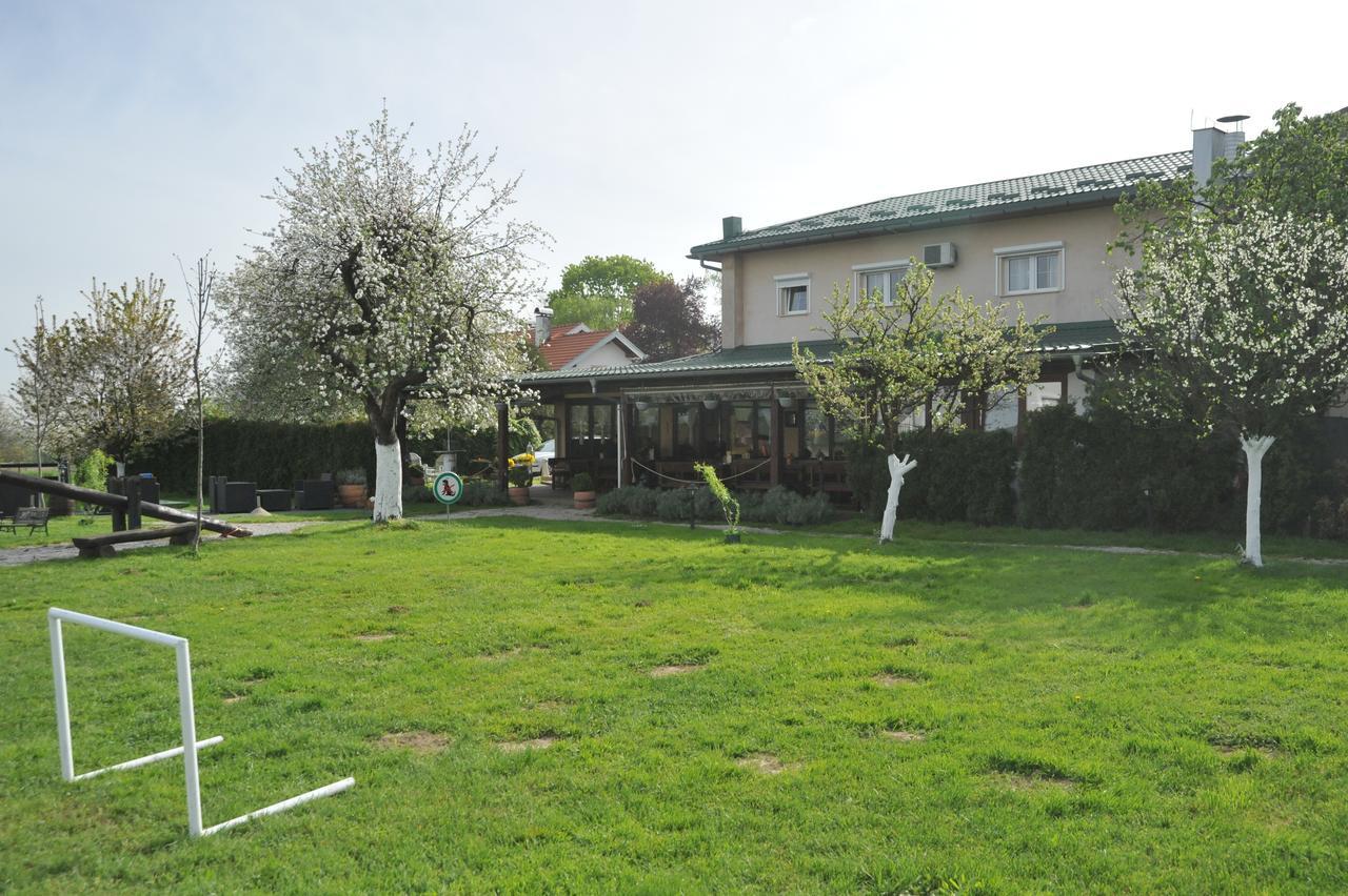 Klet Cinkus Bed & Breakfast Hrvatski Leskovac Екстериор снимка